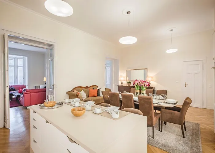 Modernized Unique Huge On 135sqm Budapešť