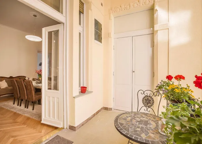 Modernized Unique Huge On 135sqm Apartmán