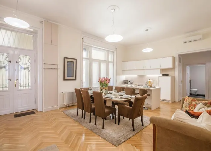 Modernized Unique Huge On 135sqm Budapešť