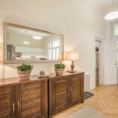 Modernized Unique Huge On 135sqm