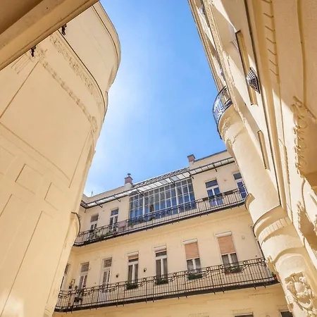 Modernized Unique Huge On 135sqm Apartmán Budapešť