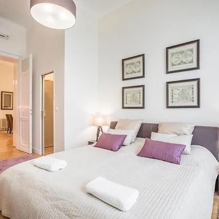 Апартаменты Modernized Unique Huge On 135sqm *