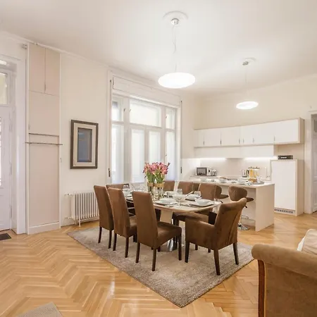 Modernized Unique Huge On 135sqm Будапешт