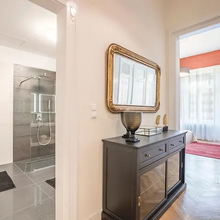 Modernized Unique Huge On 135sqm Budapest