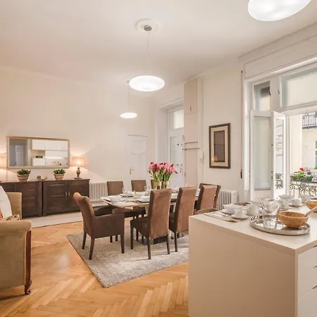 Modernized Unique Huge On 135sqm Appartamento Budapest