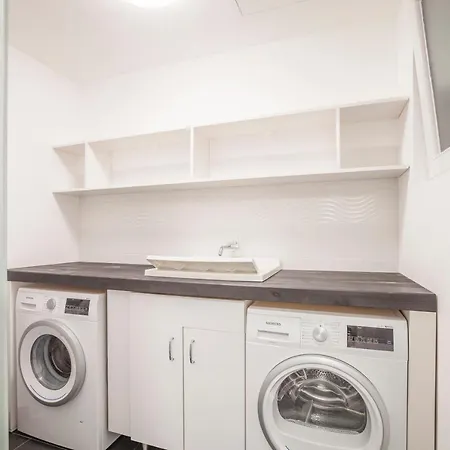 Modernized Unique Huge On 135sqm Appartamento