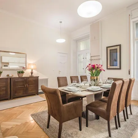 Modernized Unique Huge On 135sqm Appartement Boedapest