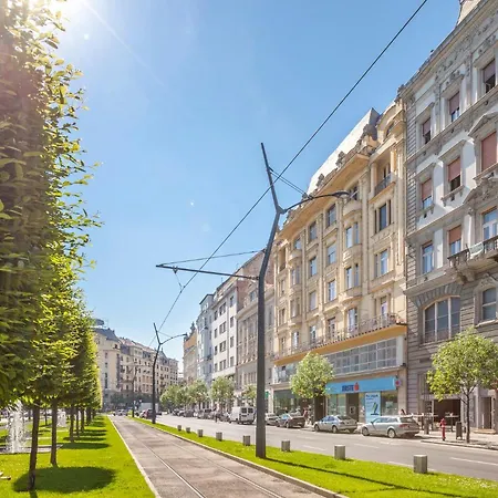 Modernized Unique Huge On 135sqm Appartamento