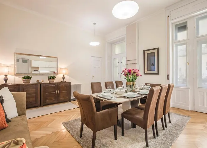 Modernized Unique Huge On 135sqm Appartement Budapest